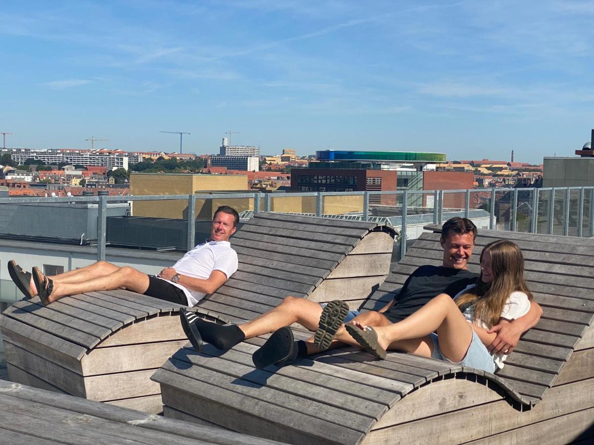 Modern Central Apt With Rooftop, Privat Balcony, & Free Parking,Next To Aarhus Attractions Exterior photo